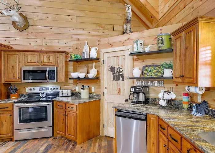 Riverfront Cabin With Hot Tub - 3 Miles To Dollywood