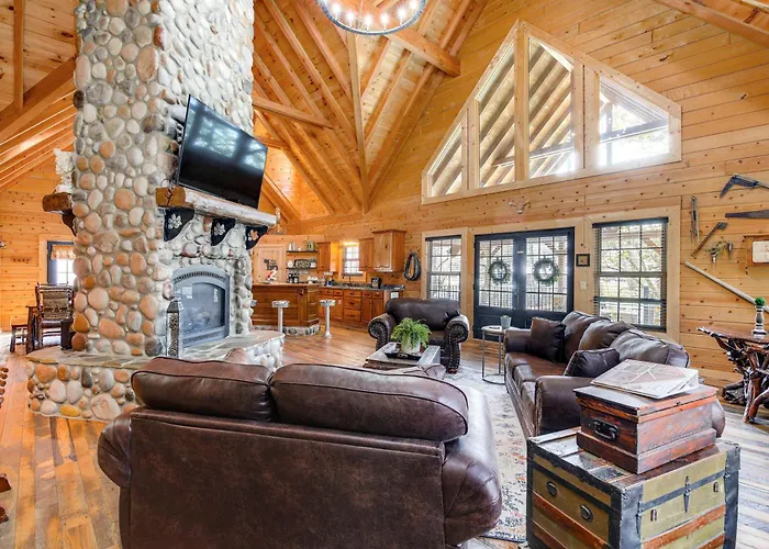 Riverfront Cabin With Hot Tub - 3 Miles To Dollywood
