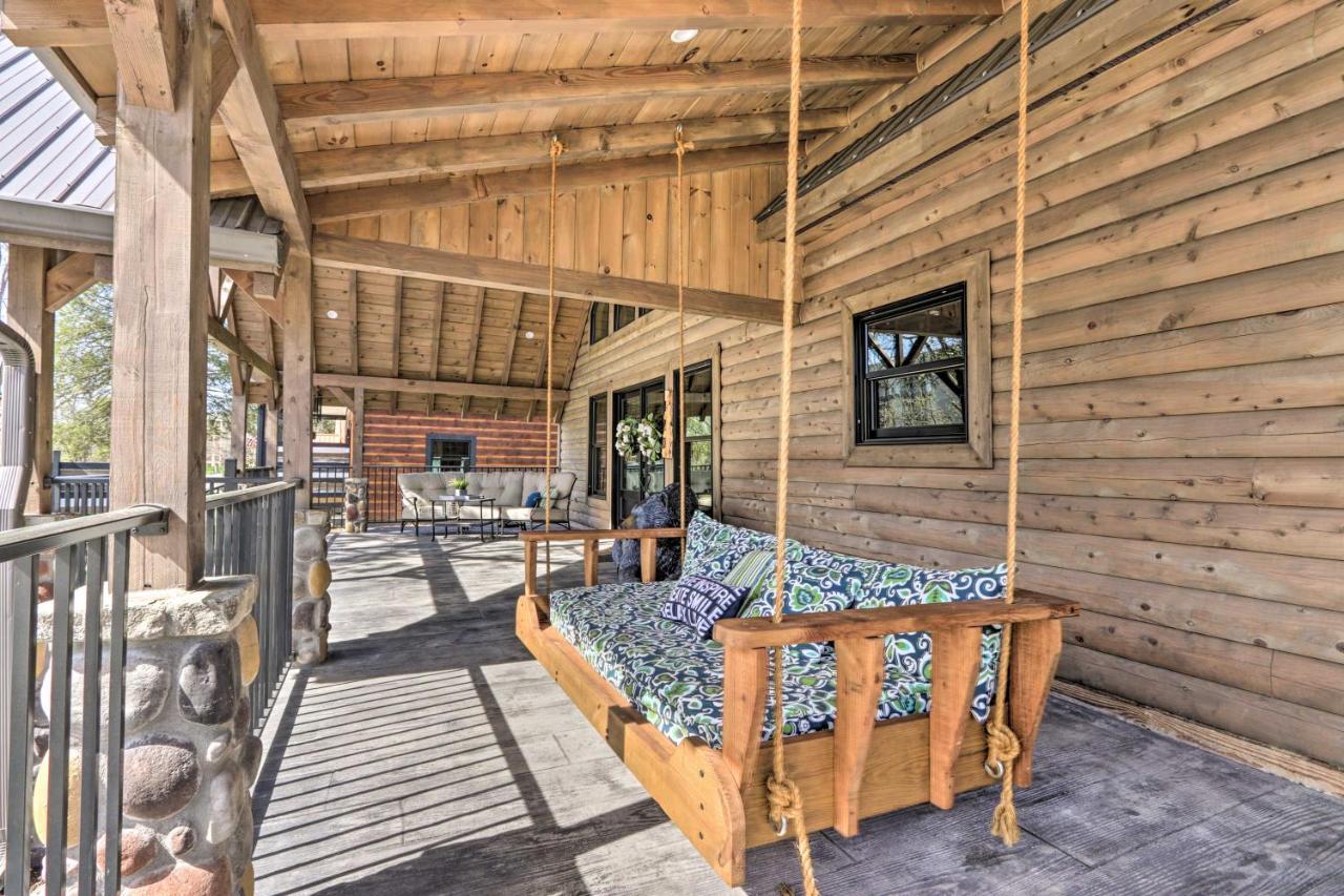 Riverfront With Hot Tub - 3 Miles To Dollywood Hébergement de vacances *